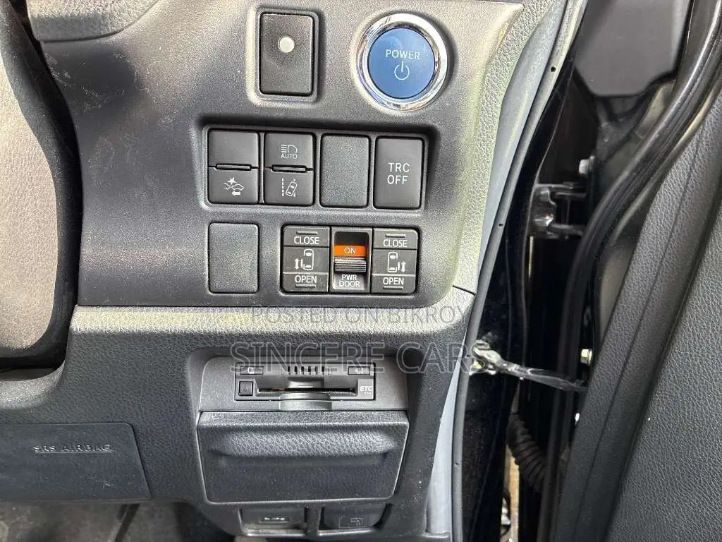 Toyota Noah 2021 Black