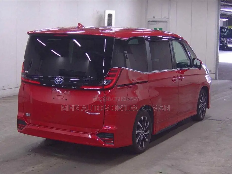 Toyota Noah 2023 Red