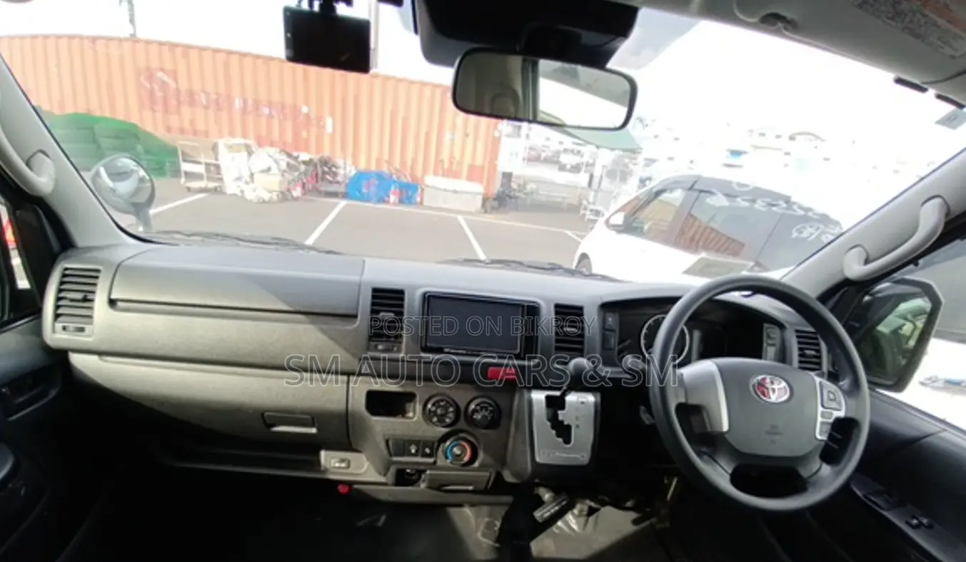 Toyota HiAce 2020 Silver