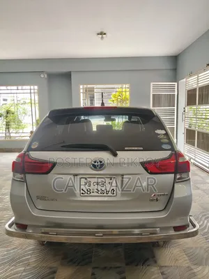Toyota Corolla Fielder 1.5 Hybrid FWD 2017 Silver