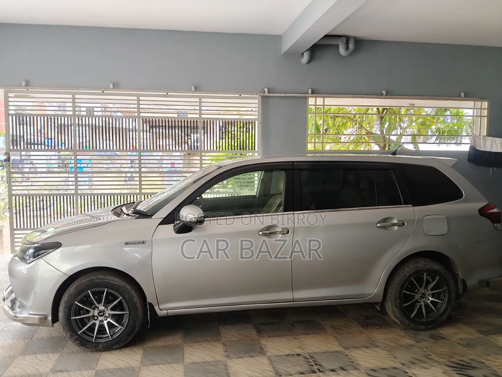 Toyota Corolla Fielder 1.5 Hybrid FWD 2017 Silver