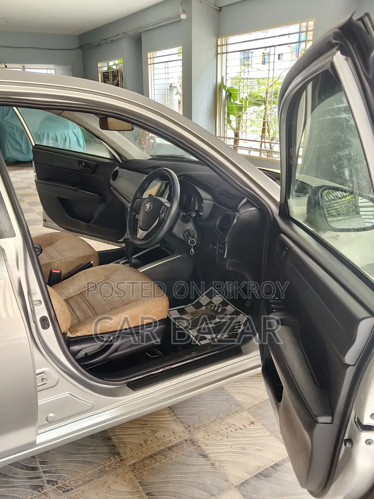 Toyota Corolla Fielder 1.5 Hybrid FWD 2017 Silver