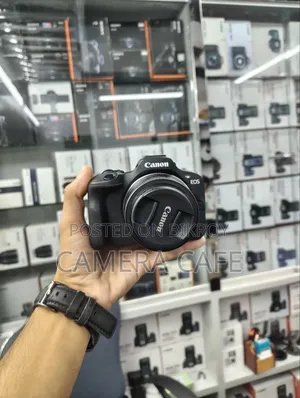 Canon R100 With 18/45mm Kit Lens Mirrorless Camera