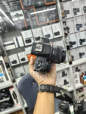 Canon R100 With 18/45mm Kit Lens Mirrorless Camera