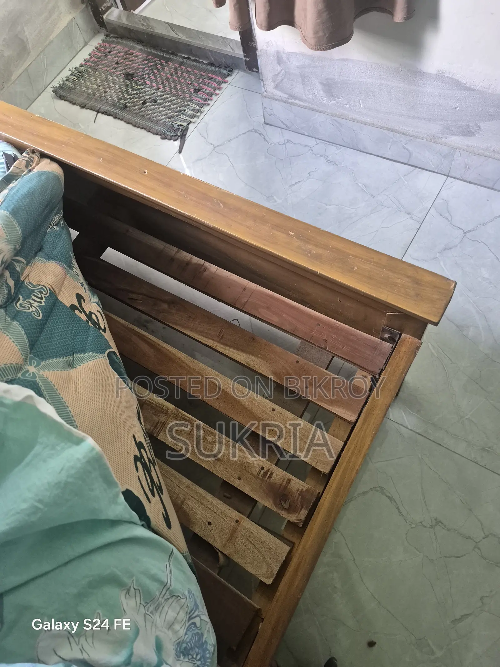 সেমি খাট৷ ৫' ৭ '