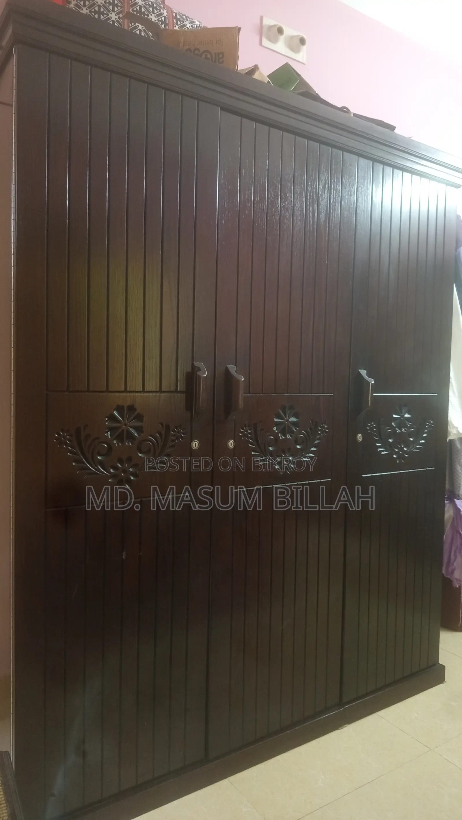 ব্যবহৃত কানাডিয়ান ওকস উডের ৩ পাল্লার আলমিরা