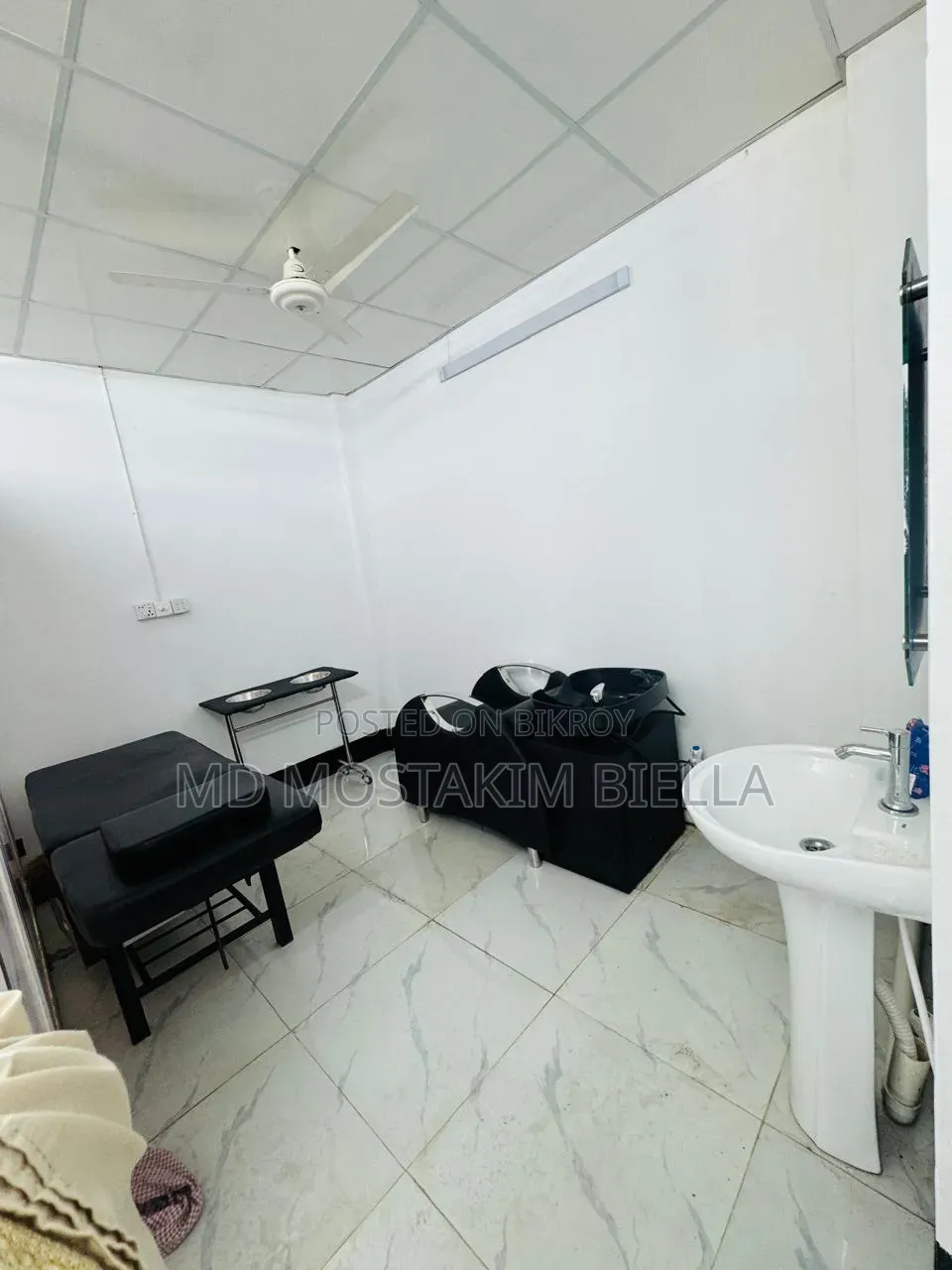 পার্লার বিক্রি হবে