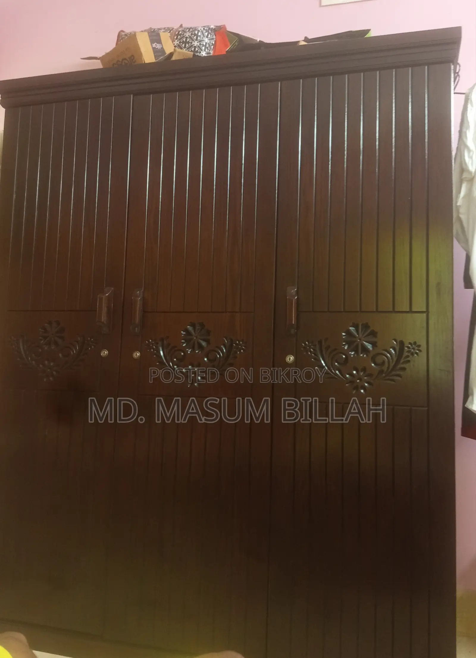 ব্যবহৃত কানাডিয়ান ওকস উডের ৩ পাল্লার আলমিরা