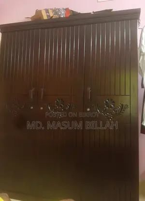ব্যবহৃত কানাডিয়ান ওকস উডের ৩ পাল্লার আলমিরা