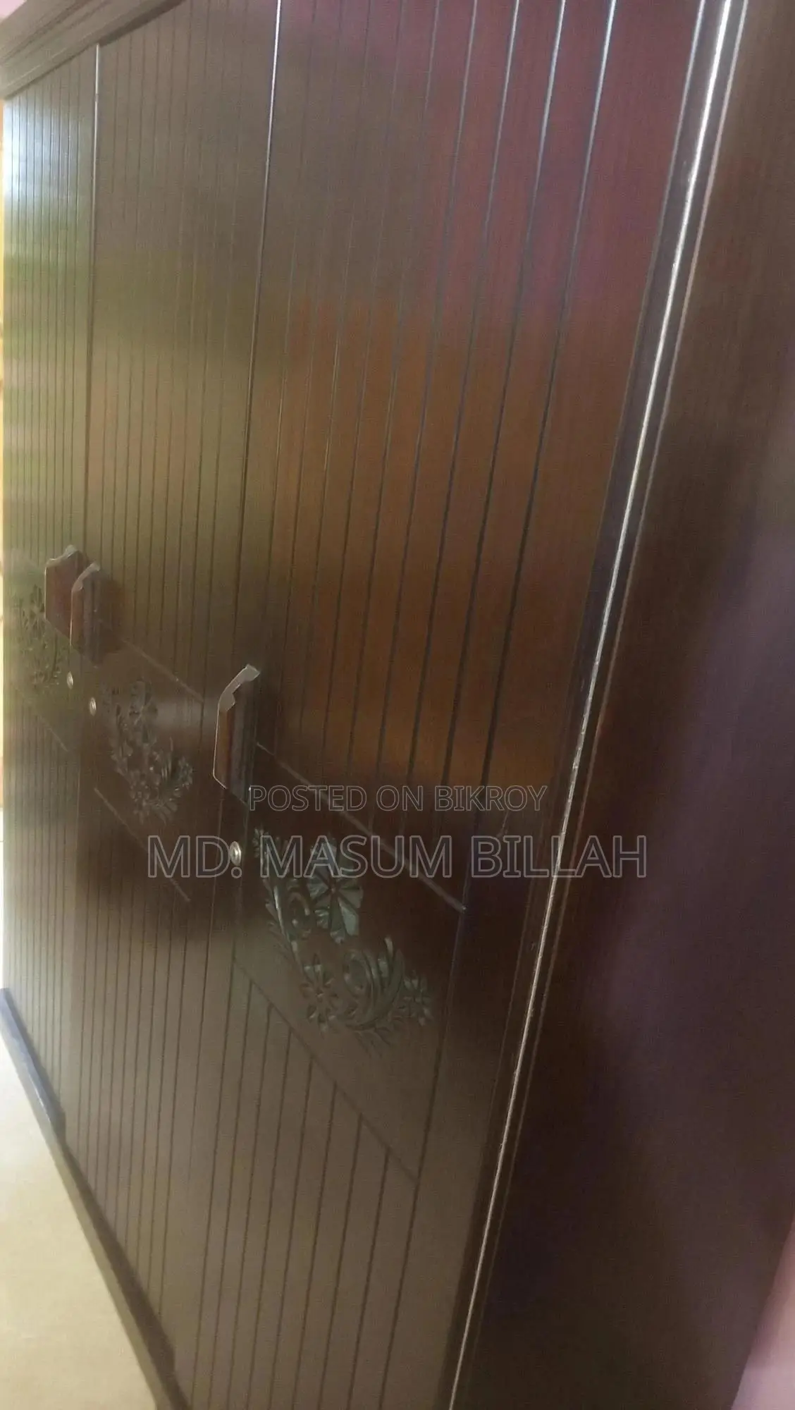 ব্যবহৃত কানাডিয়ান ওকস উডের ৩ পাল্লার আলমিরা