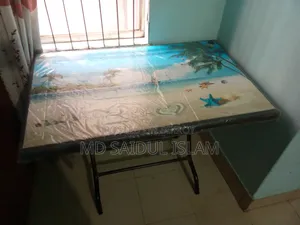 টেবিলে বিক্রি