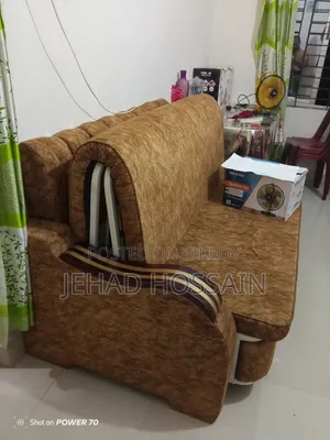 একটি সোফা কাম বেড বিক্রি হবে। ৬ ফিট বাই ৭ ফিট