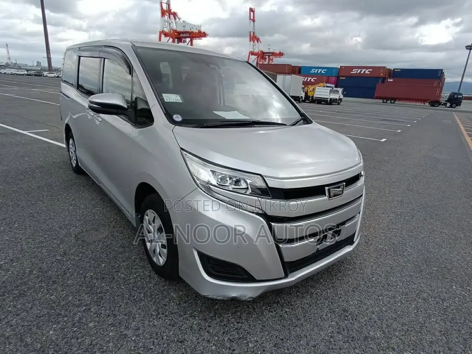 Toyota Noah 2021 Silver