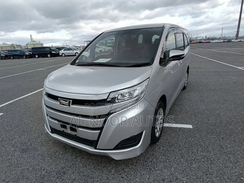 Toyota Noah 2021 Silver