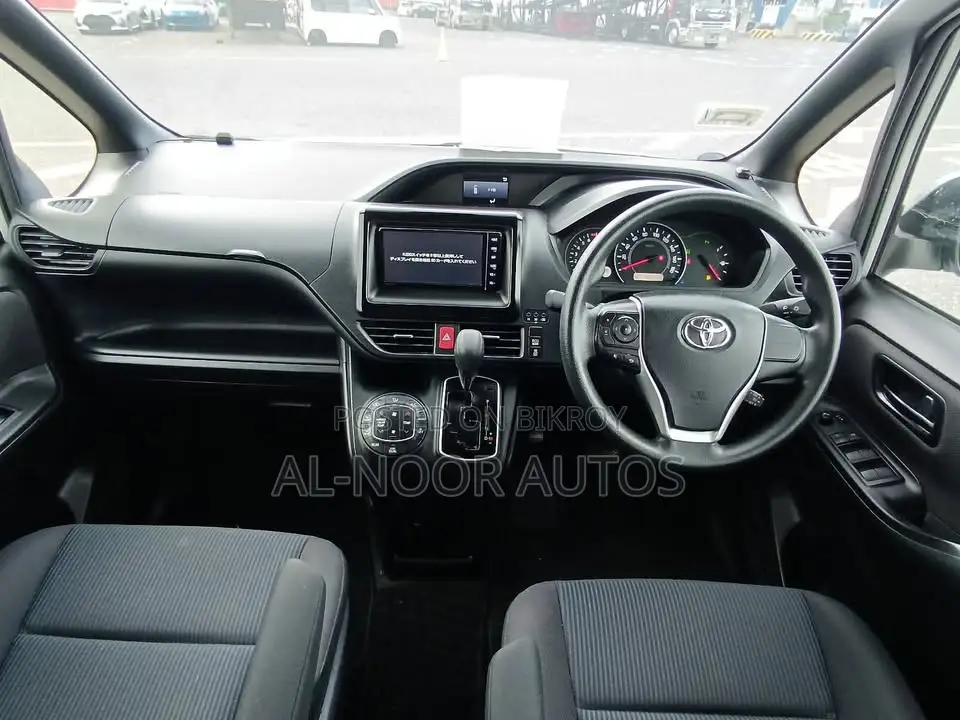 Toyota Noah 2021 Silver
