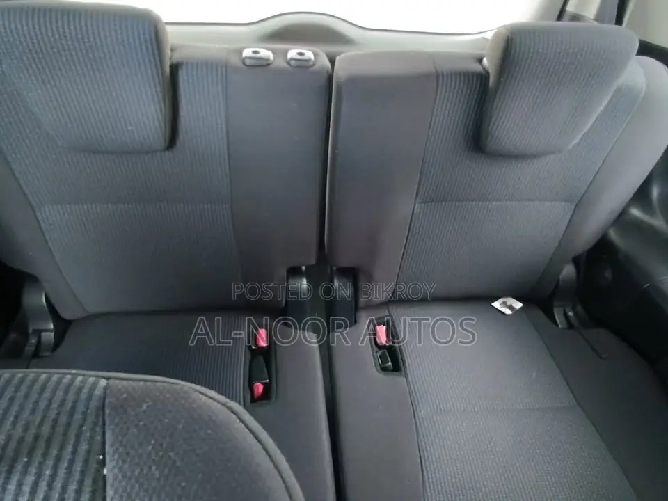 Toyota Noah 2021 Silver