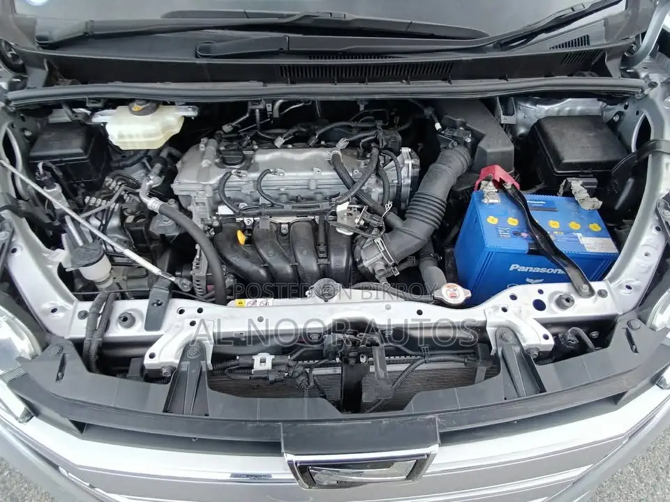 Toyota Noah 2021 Silver