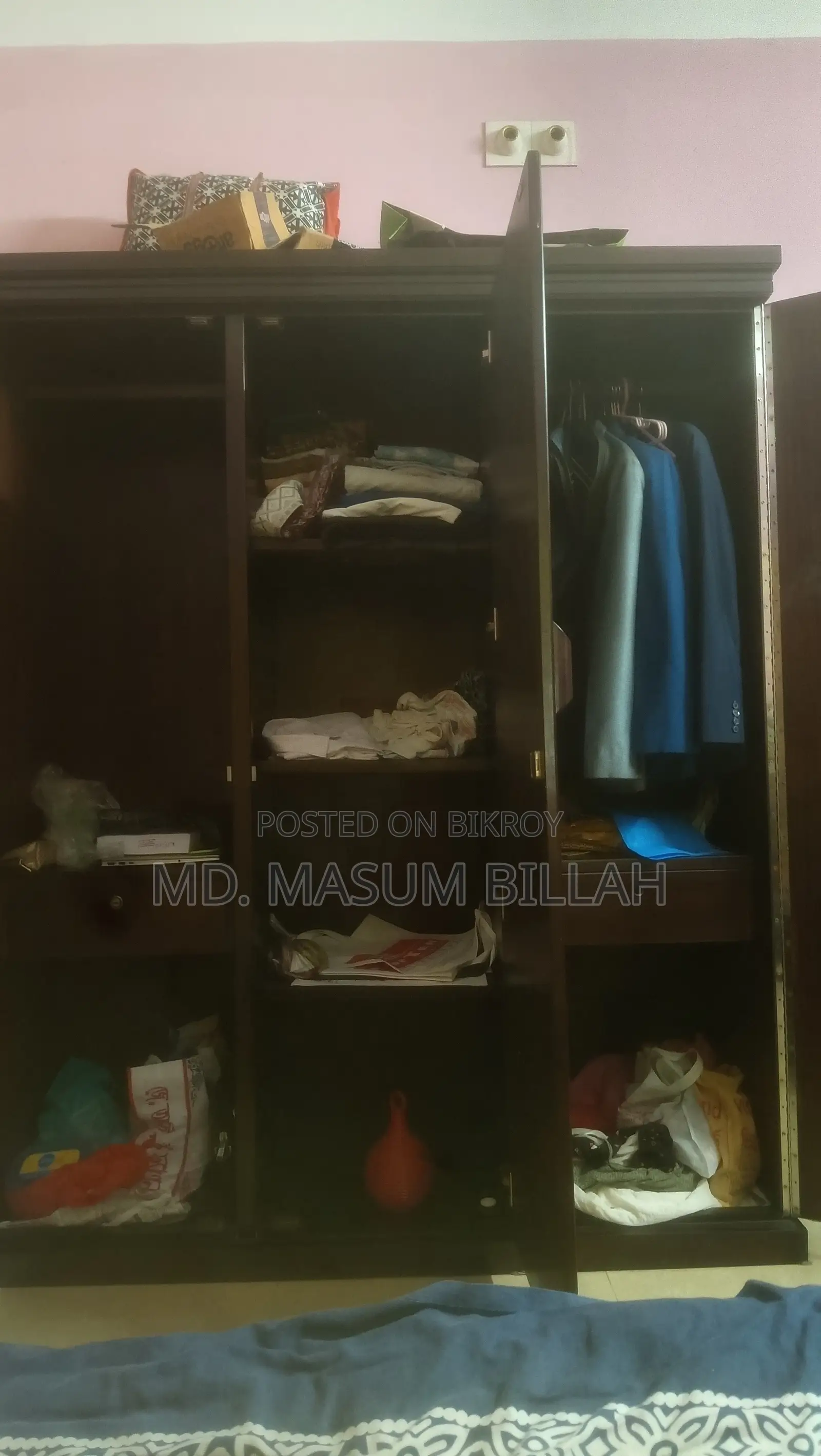 ব্যবহৃত কানাডিয়ান ওকস উডের ৩ পাল্লার আলমিরা