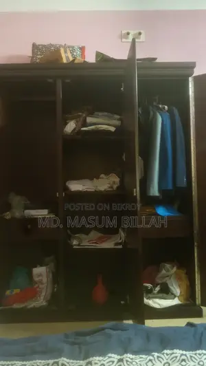 ব্যবহৃত কানাডিয়ান ওকস উডের ৩ পাল্লার আলমিরা