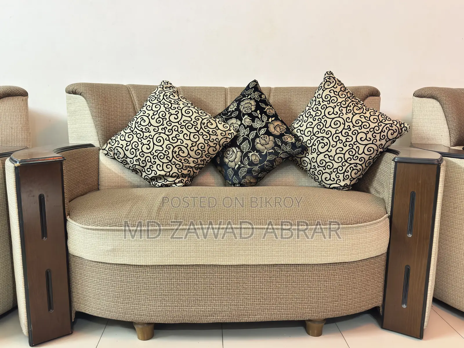 6 Seater’s 4 Set Sofa for Sale!