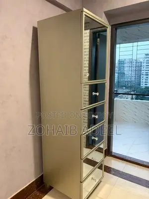 Chest of Drawer With Mirror