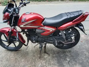 Honda CB 2015 Red