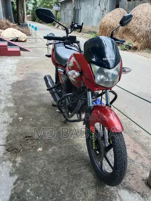 Honda CB 2015 Red
