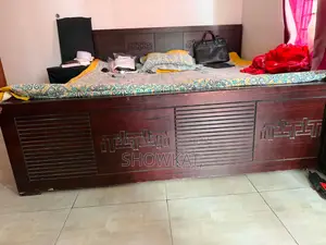 Bed 6 feet / 7 feet