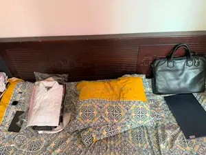 Bed 6 feet / 7 feet