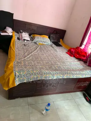 Bed 6 feet / 7 feet