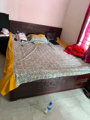 Bed 6 feet / 7 feet
