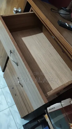 বোর্ডের তৈরি সুন্দর ও মজবুত ড্রয়ার/ওয়ারড্রব বিক্রি হবে