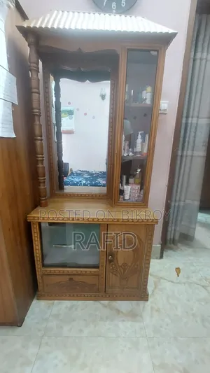 ড্রেসিং টেবিল