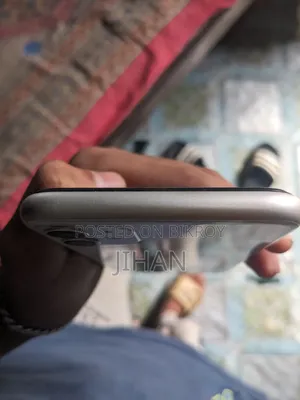 অ্যাপল আইফোন ১১ ৬৪ জিবি হোয়াইট