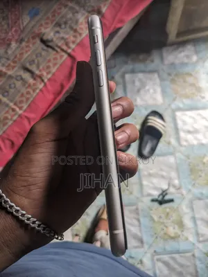 অ্যাপল আইফোন ১১ ৬৪ জিবি হোয়াইট