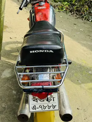 Honda 2002 Red