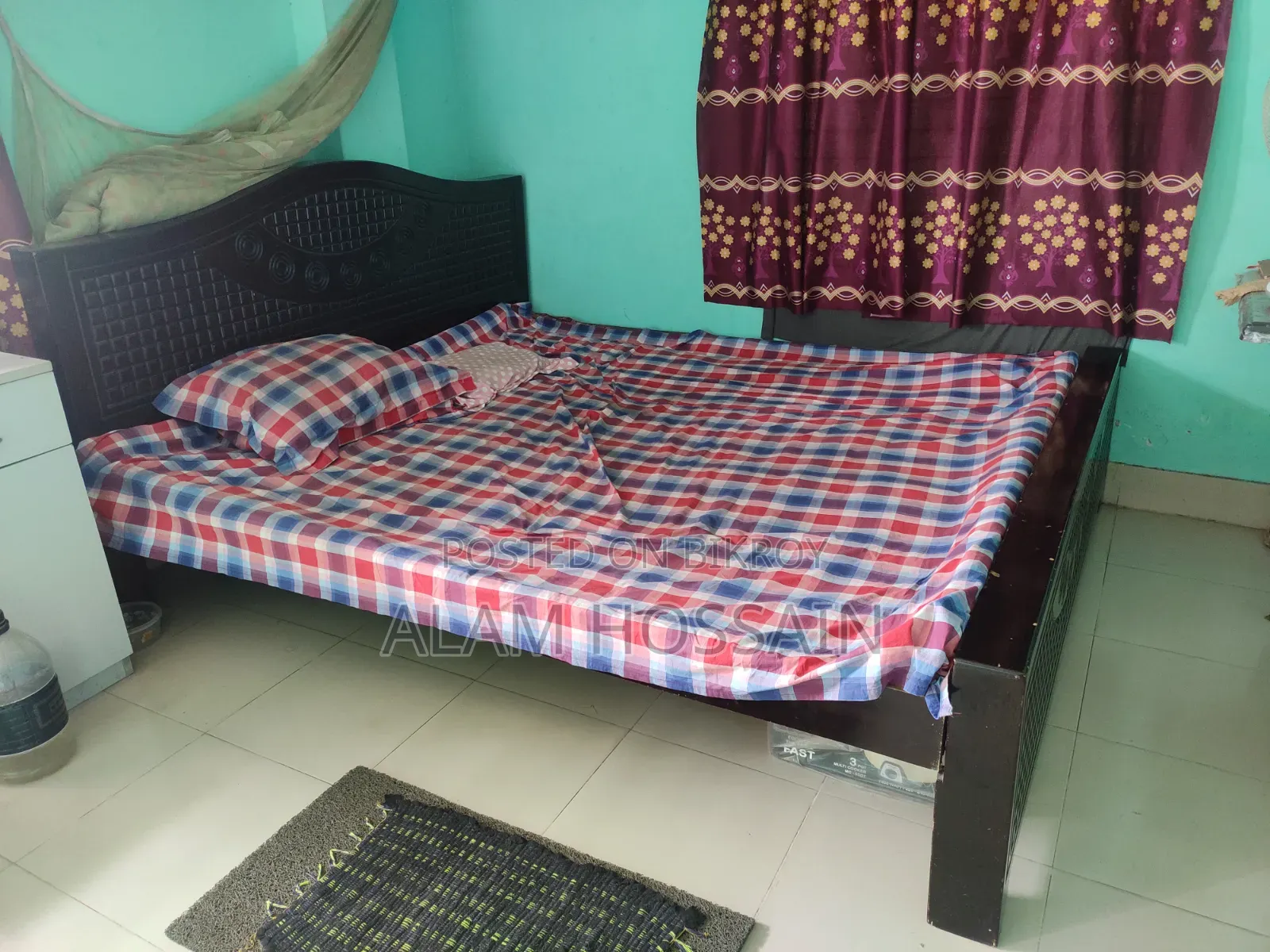 বড় সাইজের একটি খাট বিক্রি হবে।