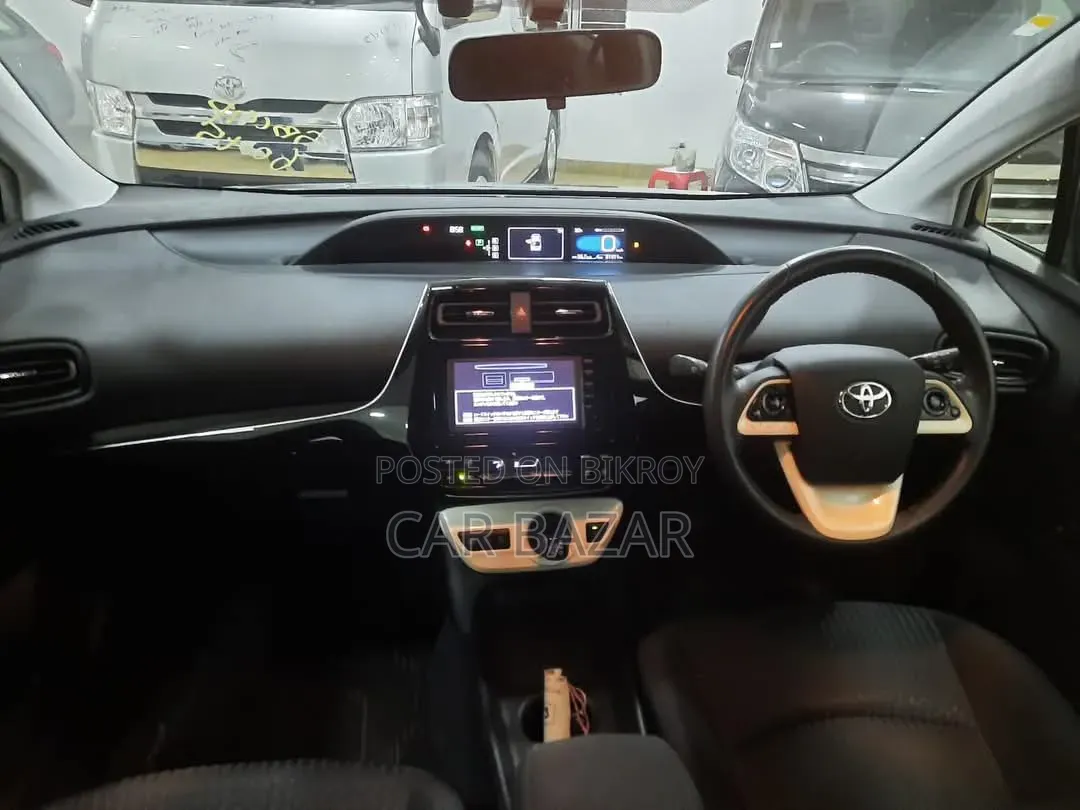 Toyota Prius 4dr Hatchback (1.8L 4cyl Gas/Electric Hybrid CVT) 2016