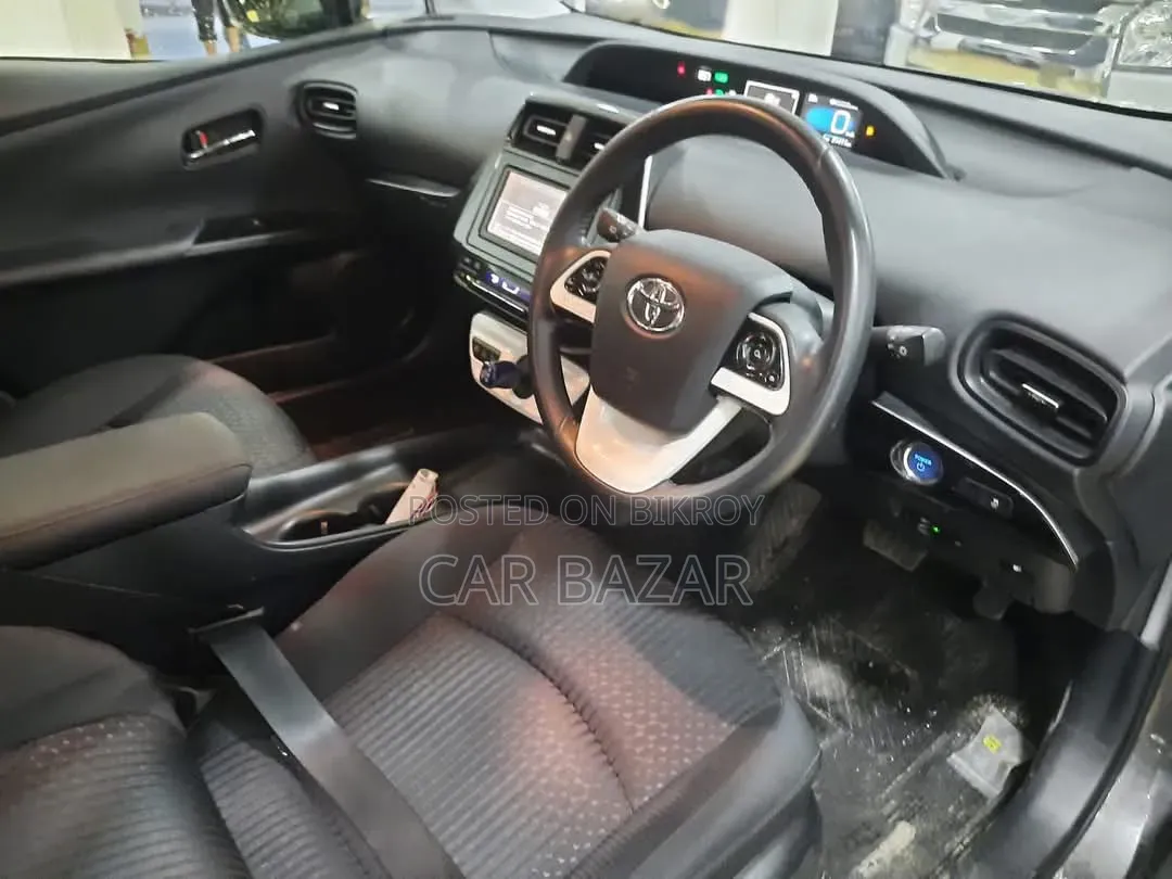 Toyota Prius 4dr Hatchback (1.8L 4cyl Gas/Electric Hybrid CVT) 2016