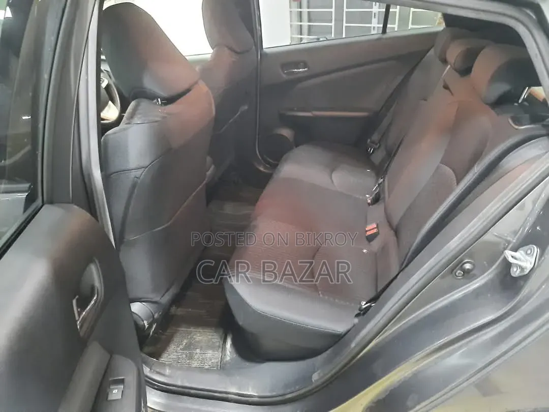 Toyota Prius 4dr Hatchback (1.8L 4cyl Gas/Electric Hybrid CVT) 2016