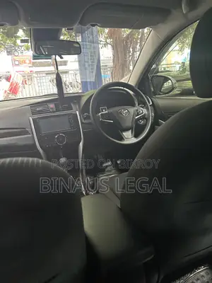 Toyota Premio 2017 Silver