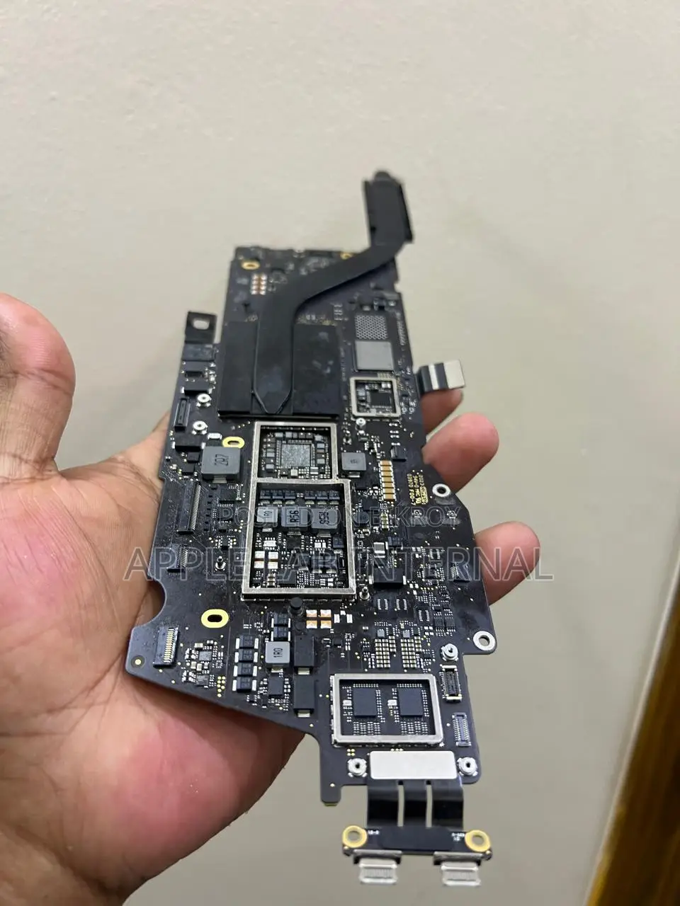 MacBook Problem? Expert Repair Starts at Apple Lab!