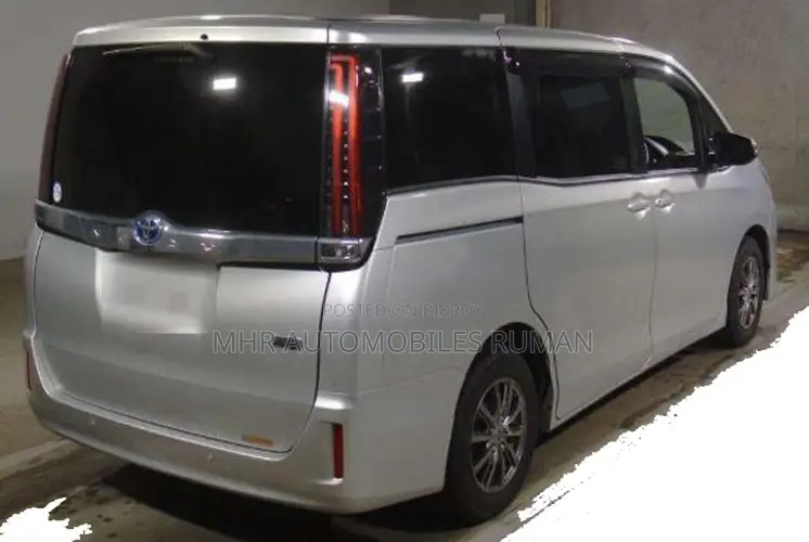 Toyota Noah 1.8 FWD Hybrid (7 Seater) 2021 Silver
