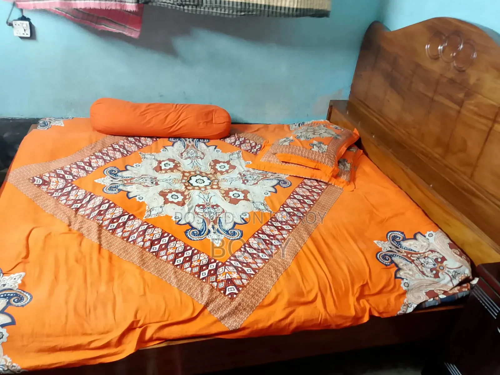 সিরিস কাঠের খাট