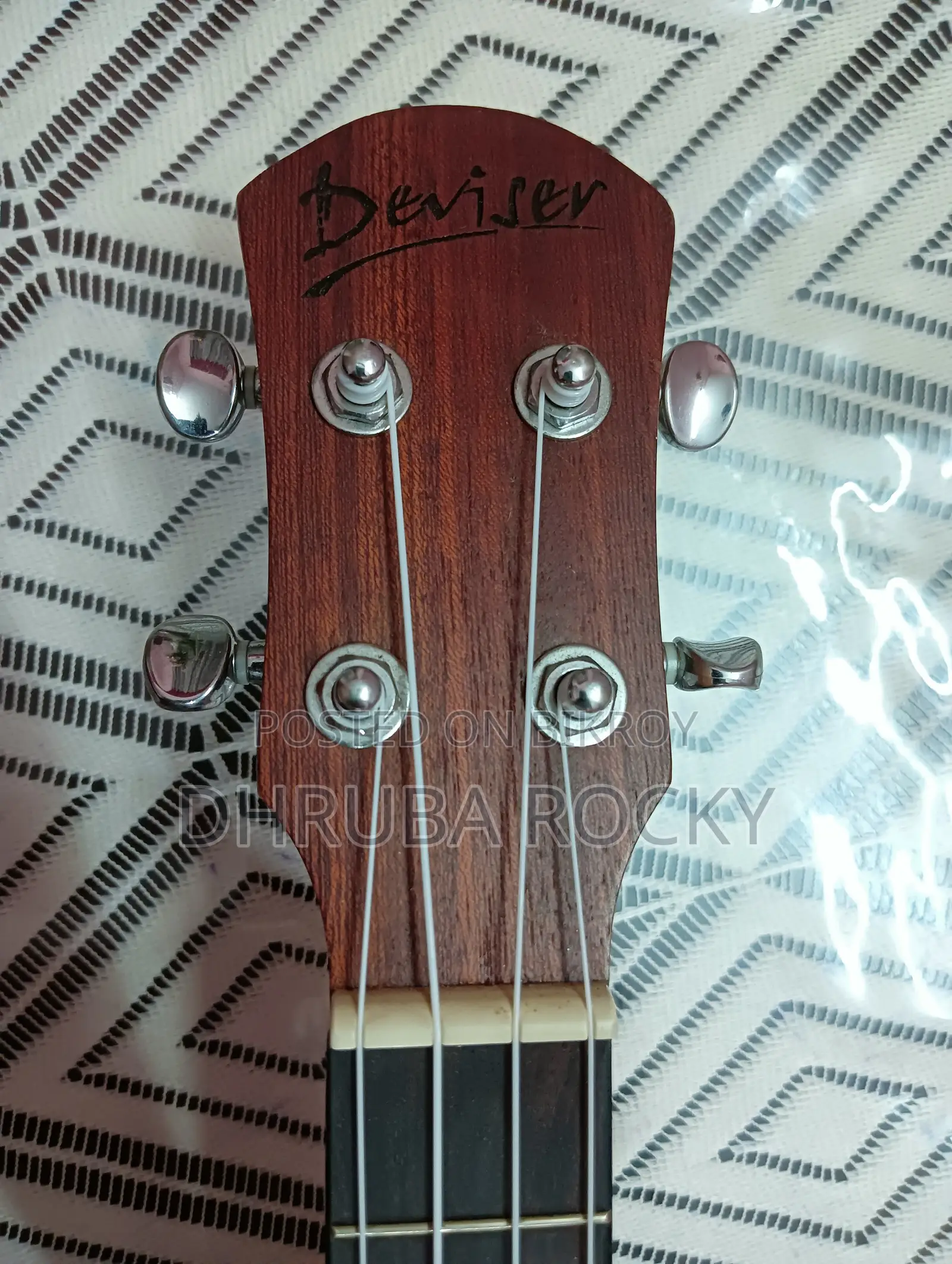 Deviser UK-2630 Ukulele | Bag + Pick FREE | Urgent Sell