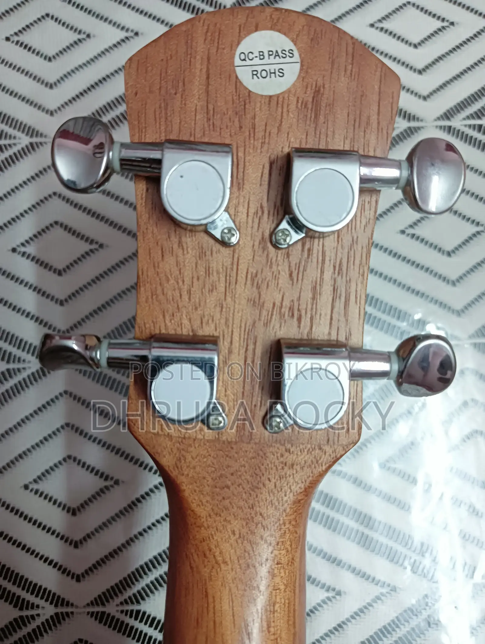 Deviser UK-2630 Ukulele | Bag + Pick FREE | Urgent Sell