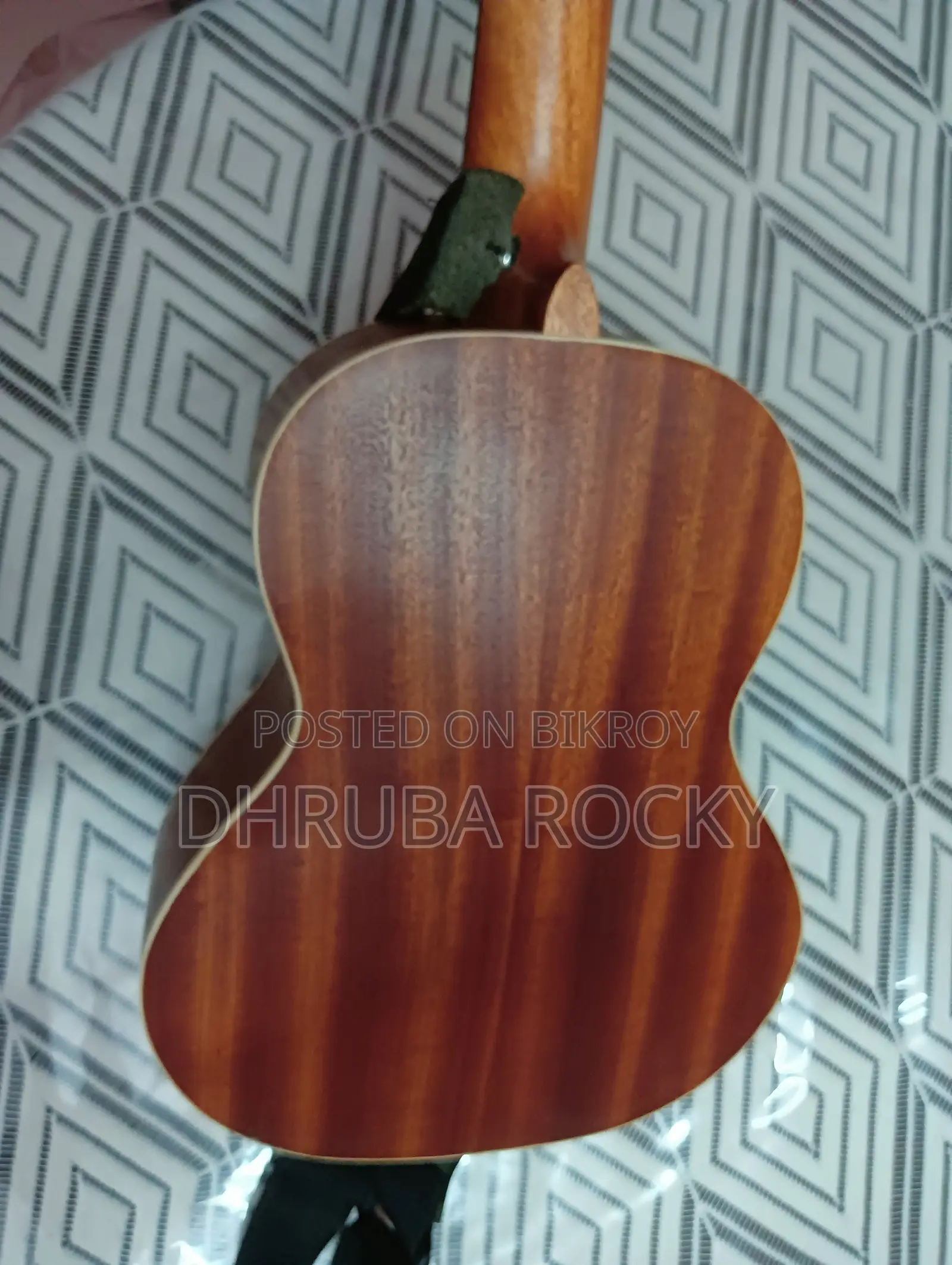 Deviser UK-2630 Ukulele | Bag + Pick FREE | Urgent Sell