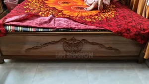 ৬×৭ ফিট শেগুন কাঠের খাট বিক্রি হবে