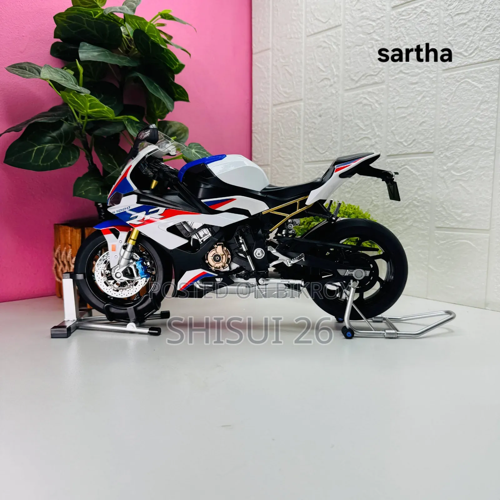 BMW S1000RR 1:8 Scale Die-Cast Model Motorcycle