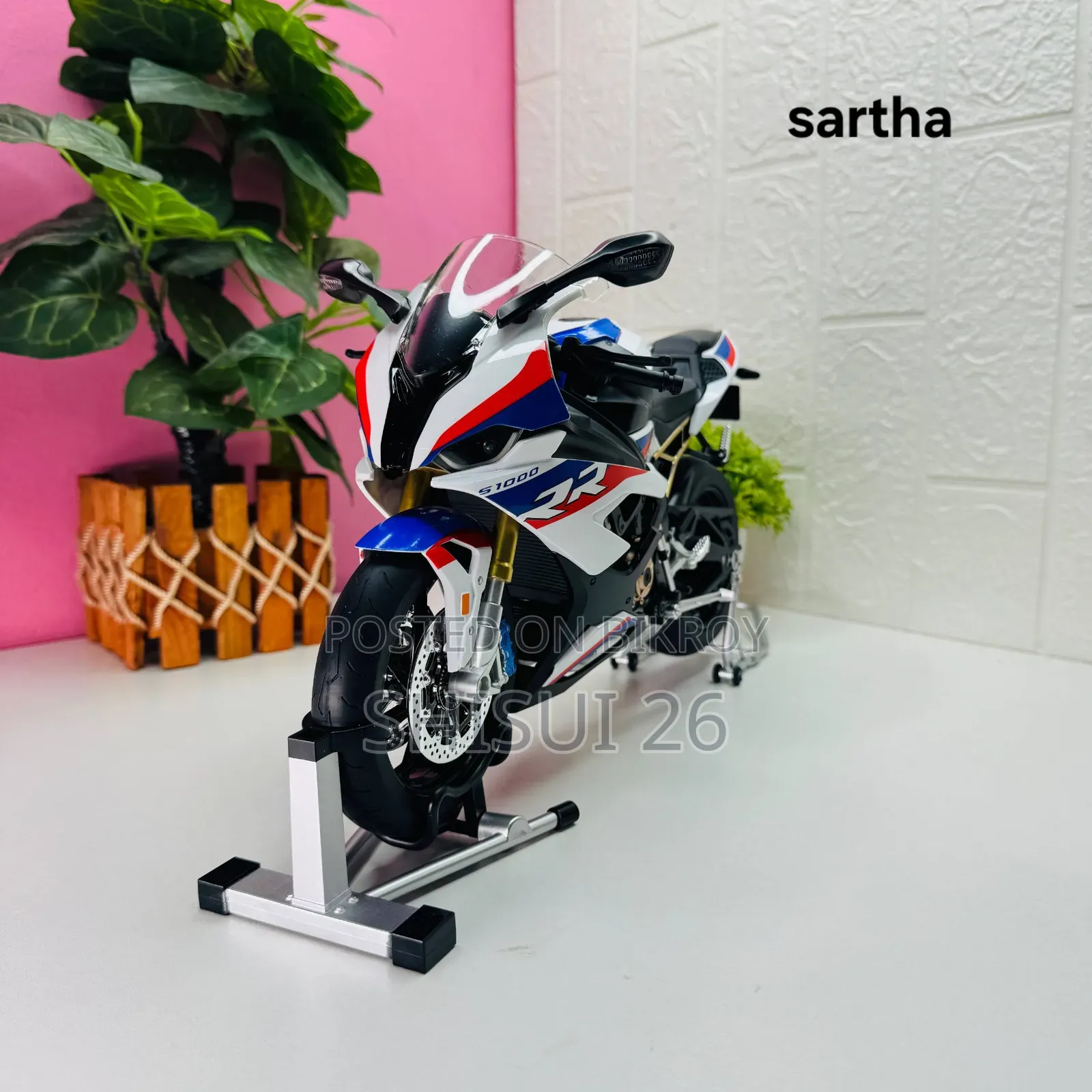 BMW S1000RR 1:8 Scale Die-Cast Model Motorcycle